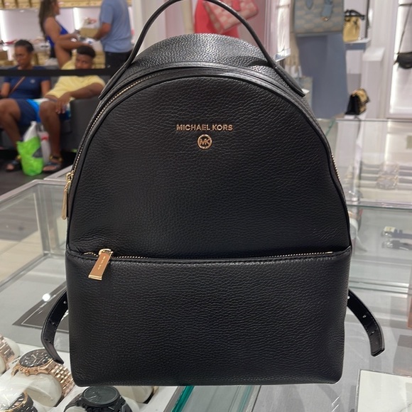 Michael Kors Womens Valerie Medium Logo Backpack 30F2G9VB2B 
Black
NWT - Picture 2 of 16